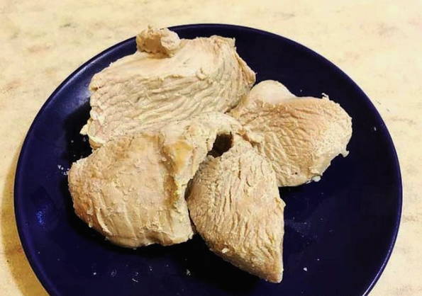 Салат с индейкой и черносливом