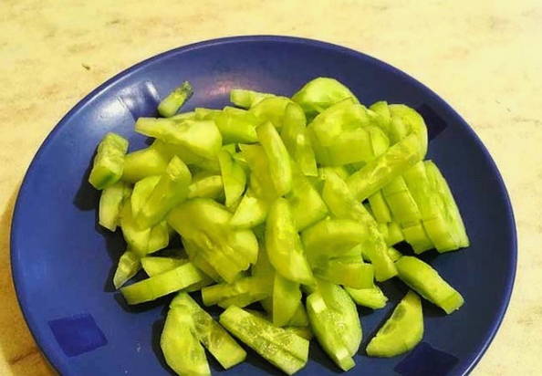Салат с индейкой и черносливом