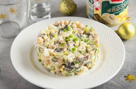 Салат с индейкой и фасолью консервированной Салат с индейкой и фасолью консервированной