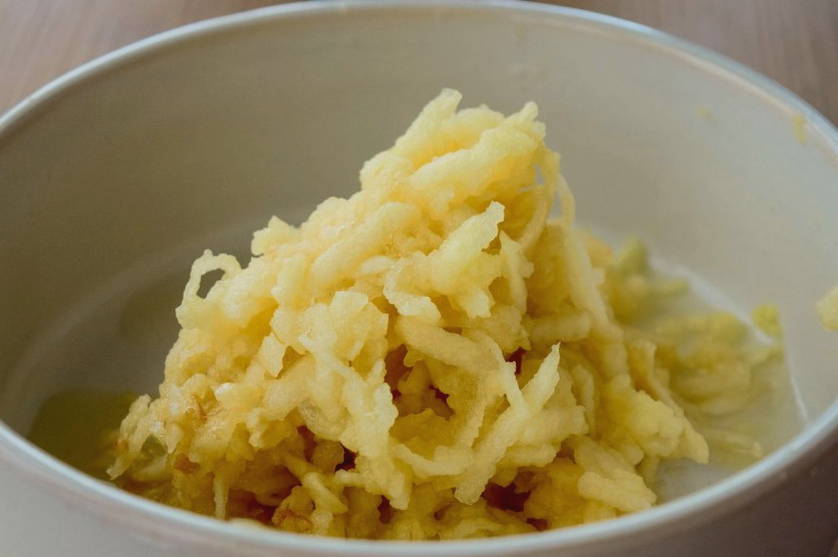 Салат с дайконом, морковью и яблоком