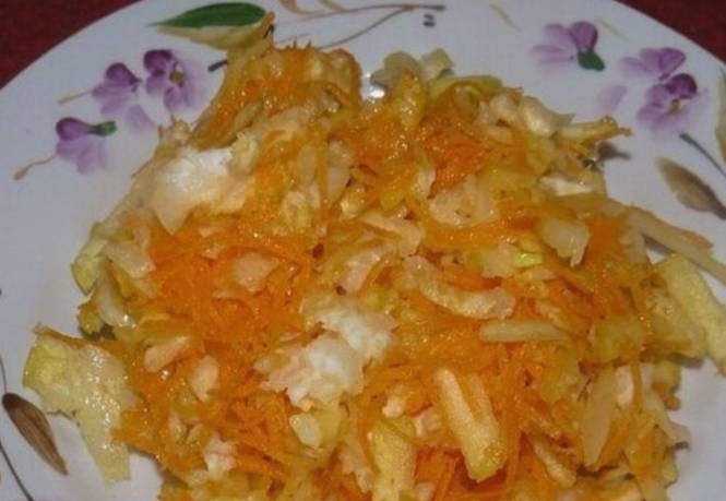 Салат с дайконом, морковью и яблоком