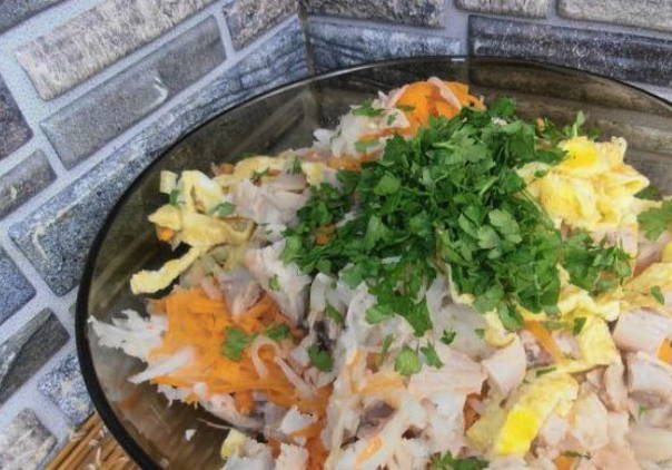 Салат с дайконом и курицей