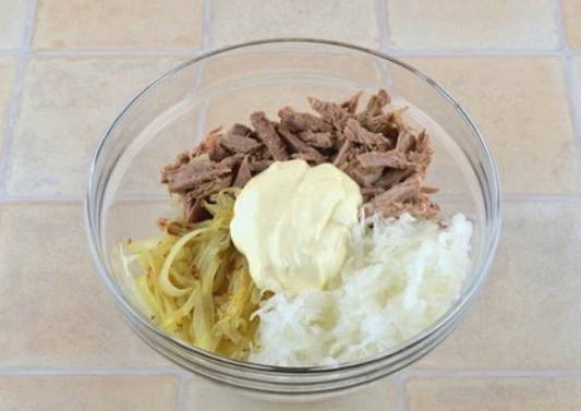 Салат с дайконом и говядиной