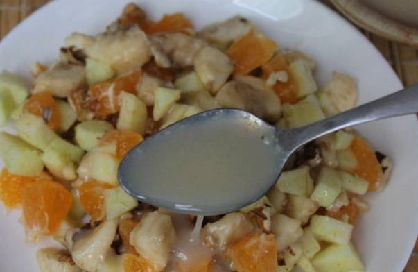Фруктовый салат со сгущенкой