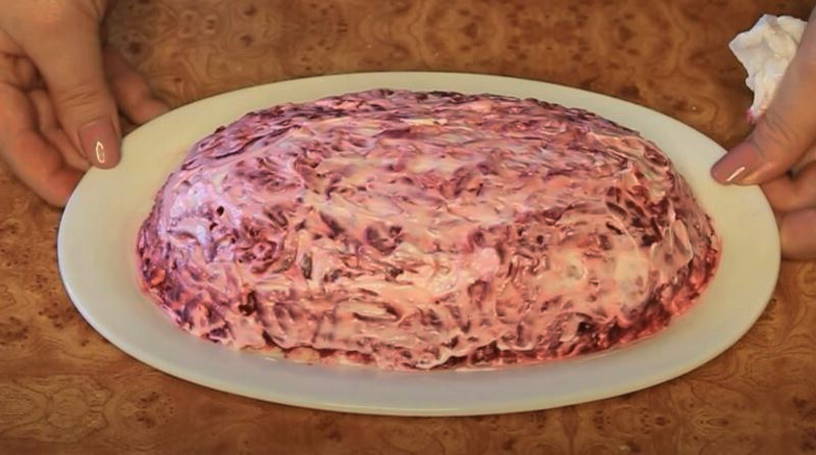 Салат «Чингисхан» с черносливом и орехами