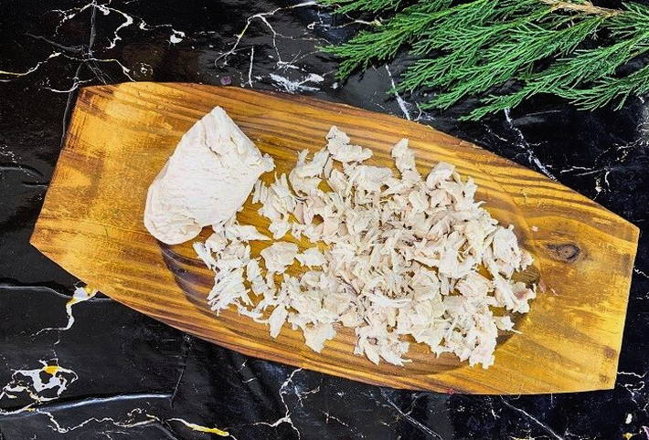 Салат с гранатом, курицей, грецкими орехами и сыром