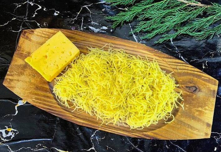 Салат с гранатом, курицей, грецкими орехами и сыром