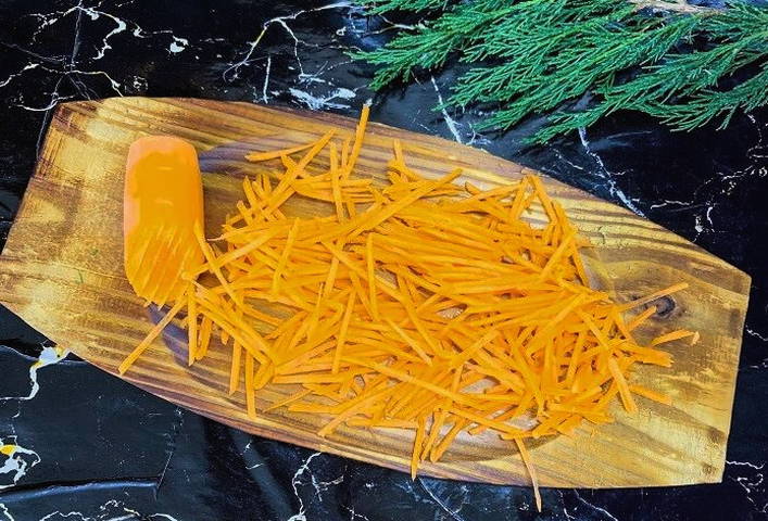 Салат с гранатом, курицей, грецкими орехами и сыром