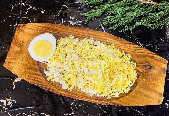 Салат с гранатом, курицей, грецкими орехами и сыром