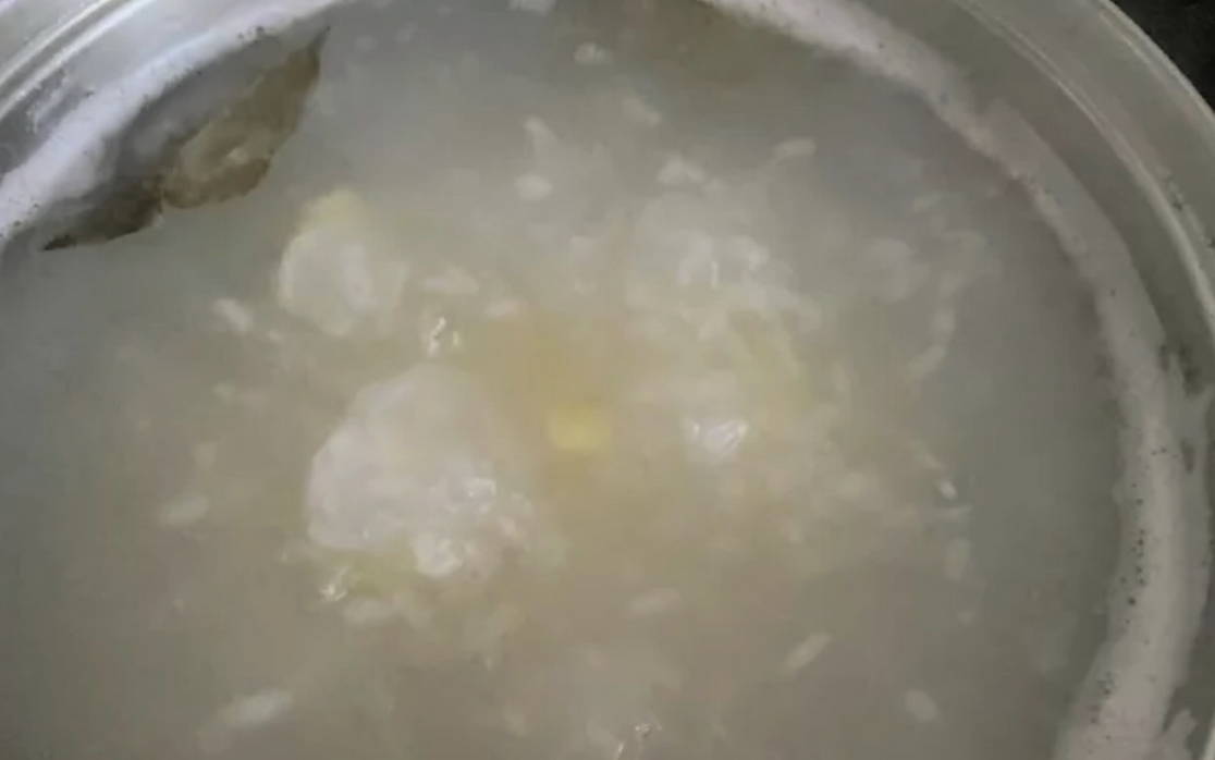 Уха из консервированной сайры с рисом и картошкой