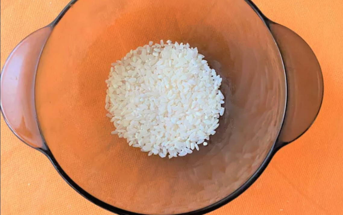 Уха из консервированной сайры с рисом и картошкой
