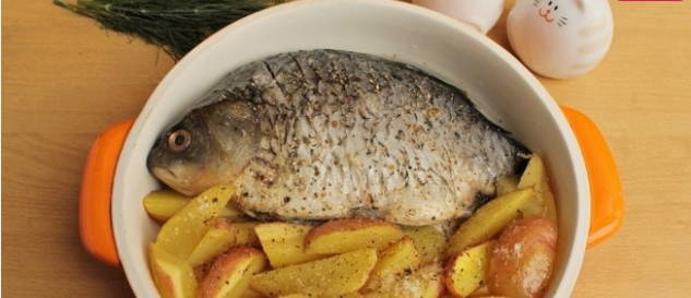 Карась с картошкой в духовке
