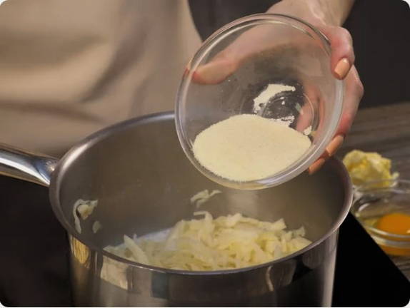 Капустная запеканка с яйцом в духовке