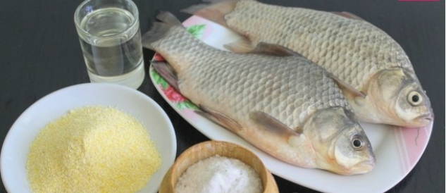 Жареный карась в муке с корочкой на сковороде