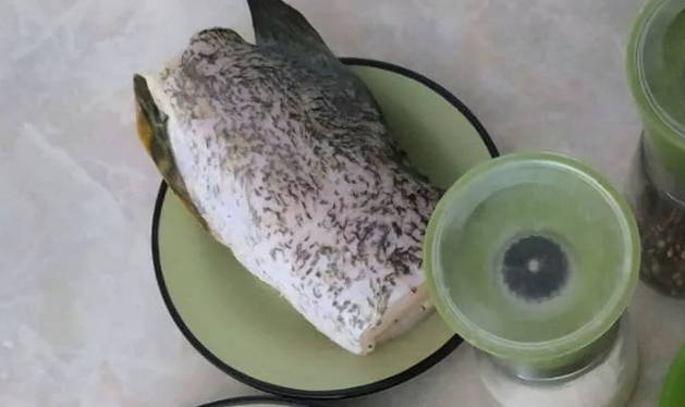 Филе щуки в кляре на сковороде