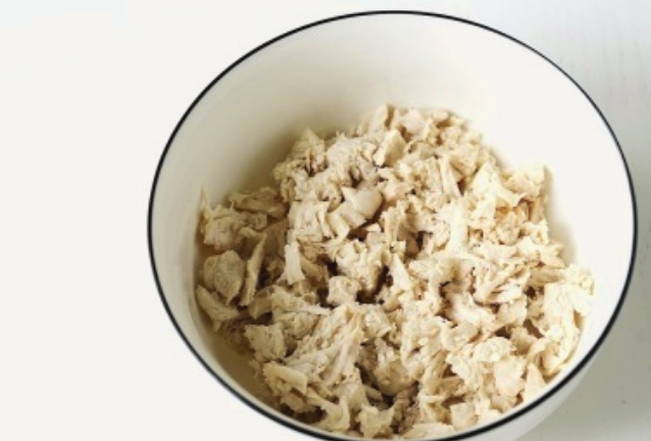 Салат с болгарским перцем, курицей и корейской морковкой Салат с болгарским перцем, курицей и корейской морковкой