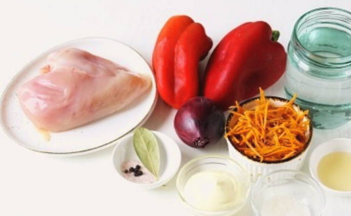 Салат с болгарским перцем, курицей и корейской морковкой Салат с болгарским перцем, курицей и корейской морковкой